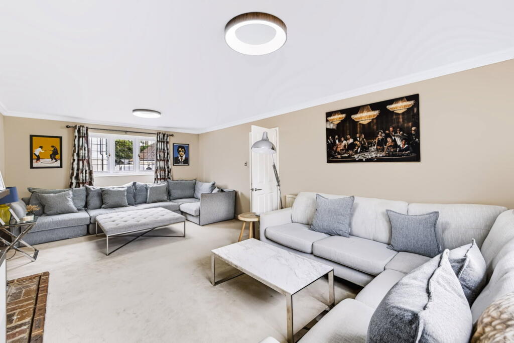 House in East Grinstead, Felbridge - View 3