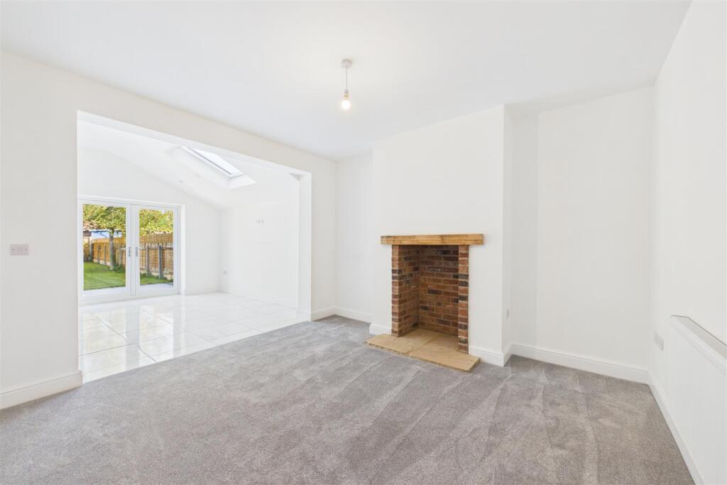 House in Newark, New Town - View 4