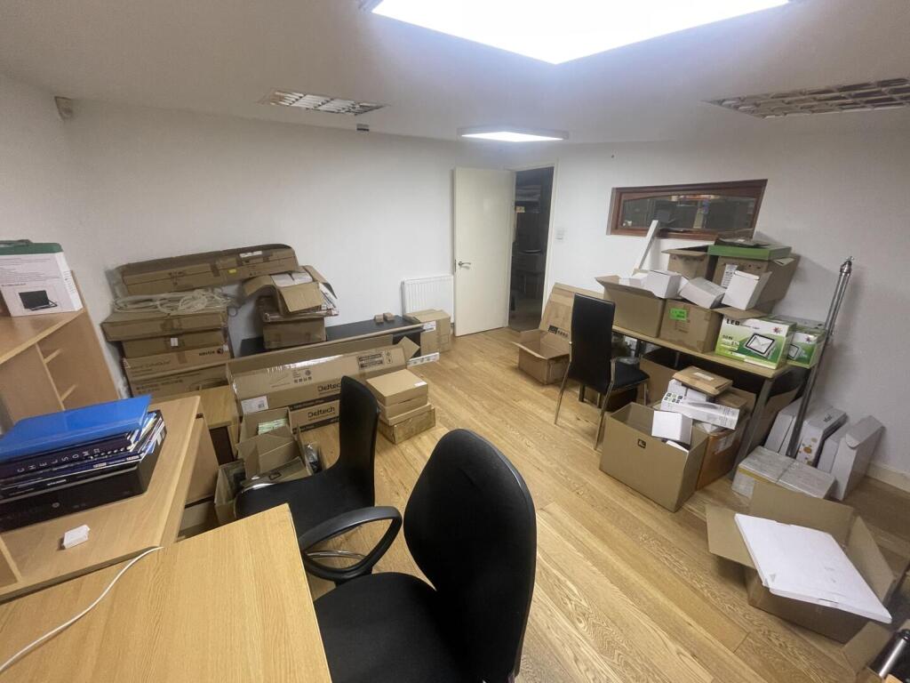 Main image of property: 1 or 2 offices to rent in Mill Hill NW7