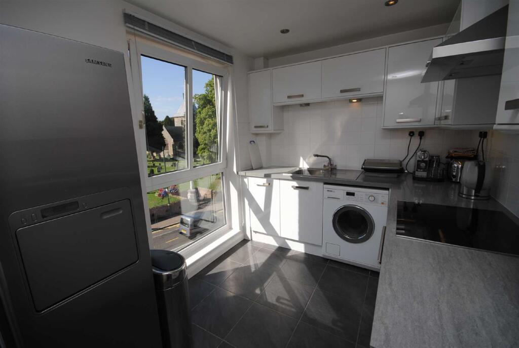 Apartment in St Albans - View 4