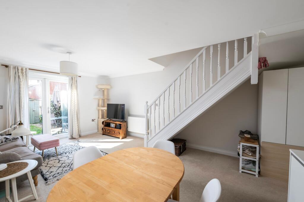 House in Reigate and Banstead, Earlswood - More
