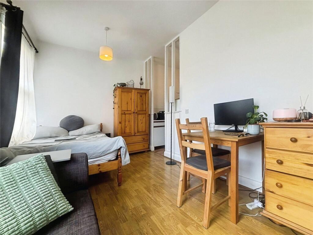 Studio flat for rent