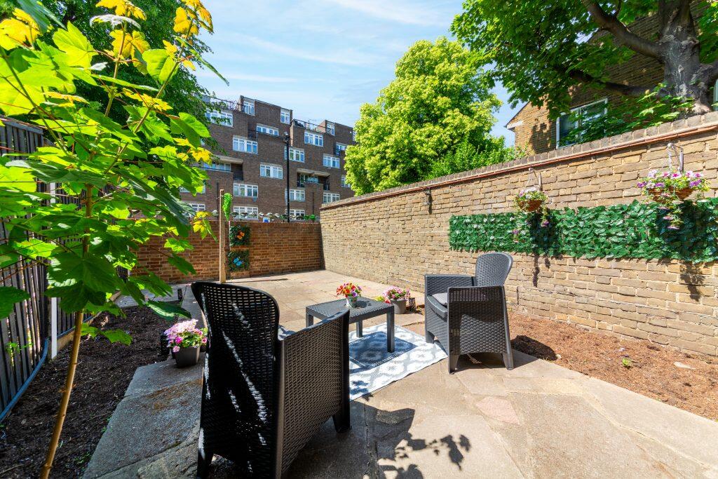 2 bedroom maisonette for rent