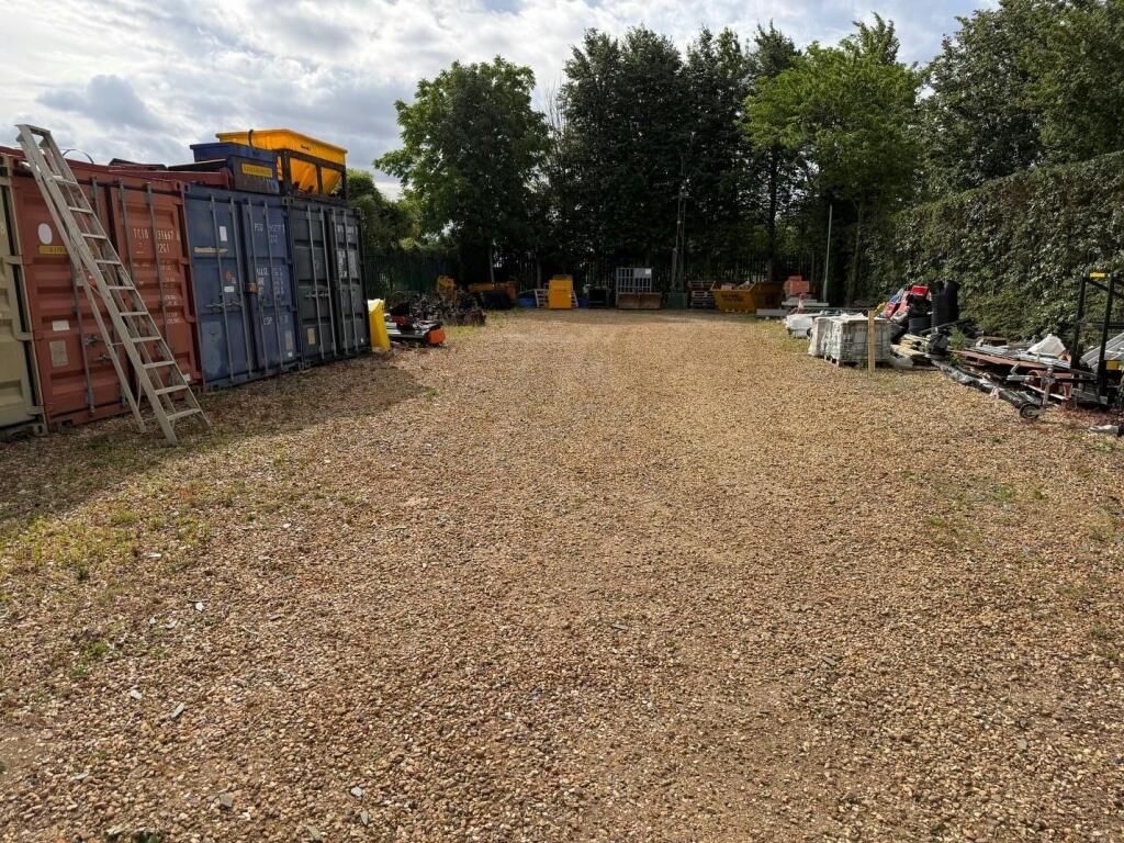 Yard 1.jpg