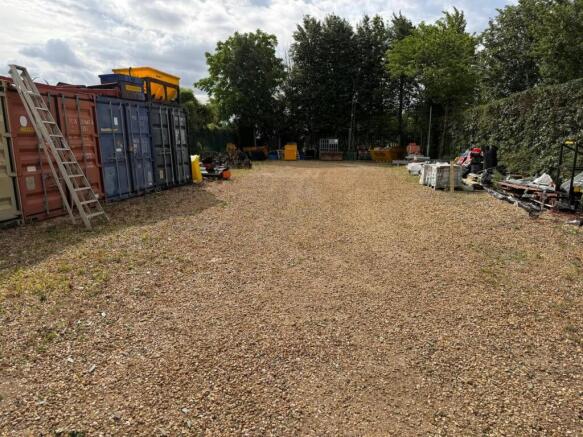 Yard 1.jpg