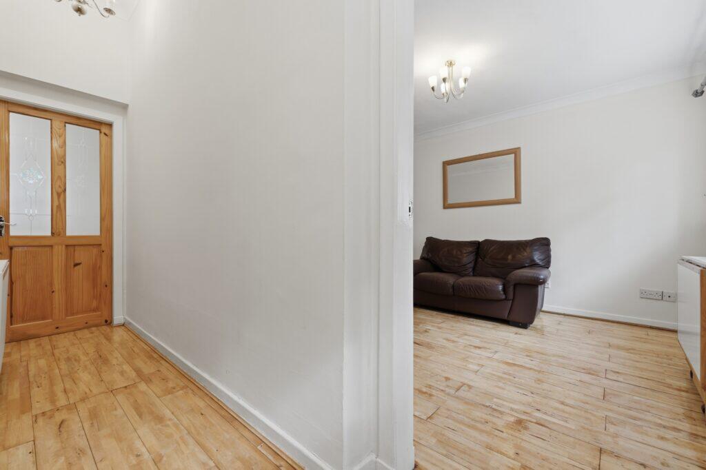 Apartment in Glasgow, West Dunbartonshire - View 5