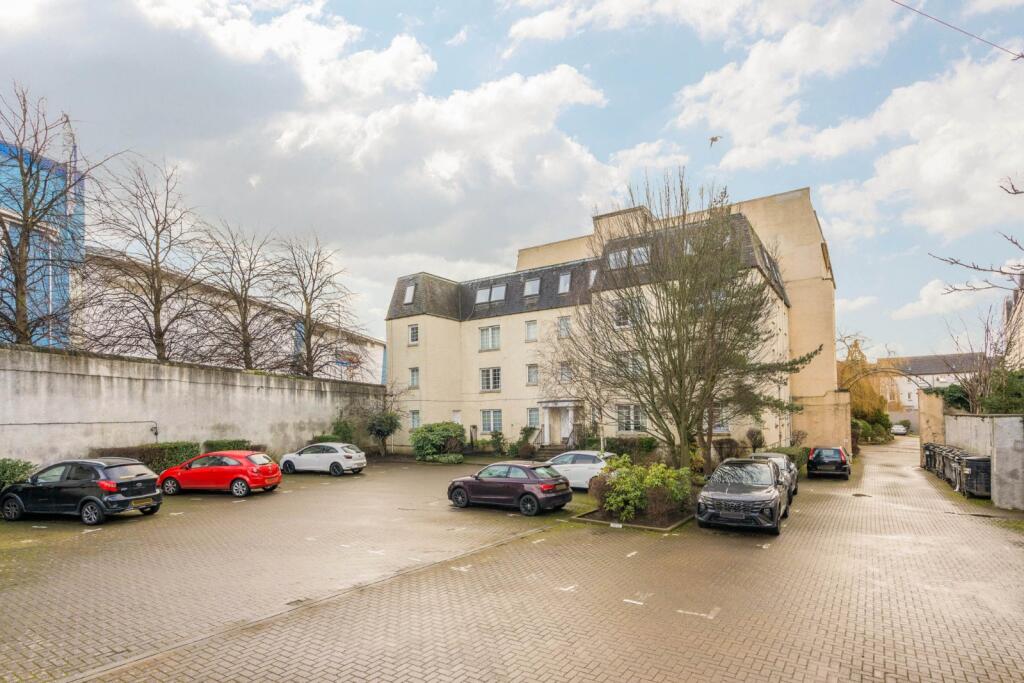 Apartment in Edinburgh - View 5