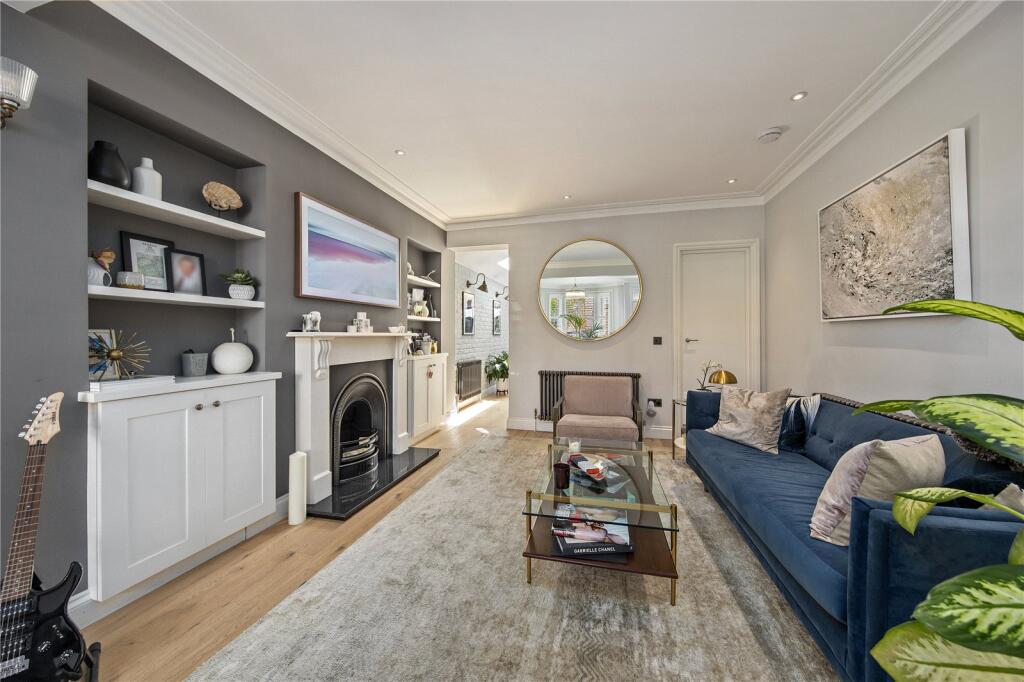 House in Twickenham - More