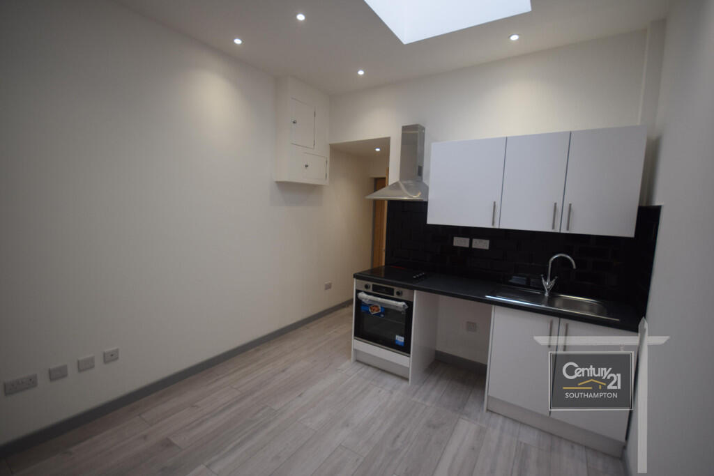 Main image of property: |Ref: R207312|, London Road, Southampton, SO15 2AD