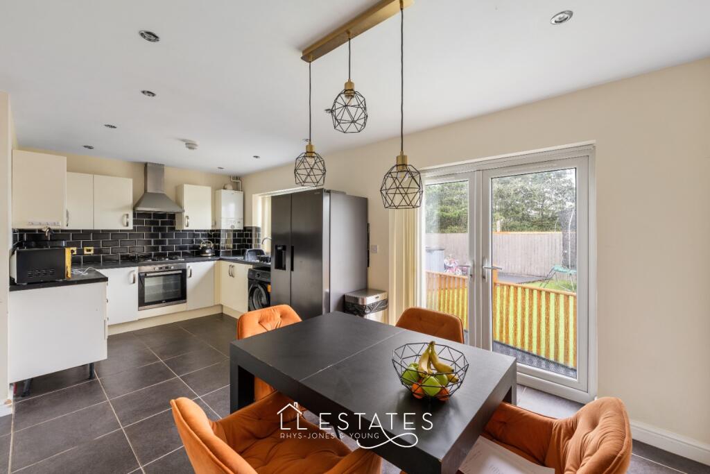 Penisaf Avenue, Towyn, Conwy, LL22 9LL photo 3