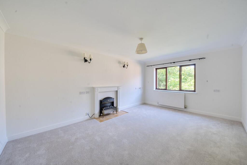 Emmbrook Court, Reading, RG6