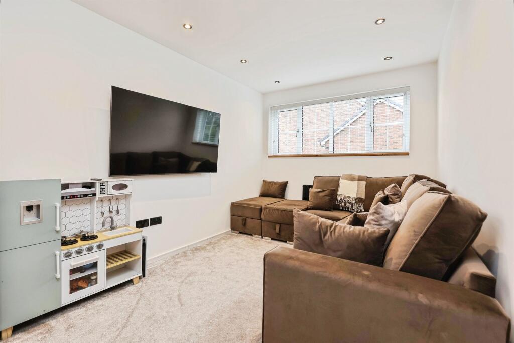 House in Dudley, Windmill End - View 5