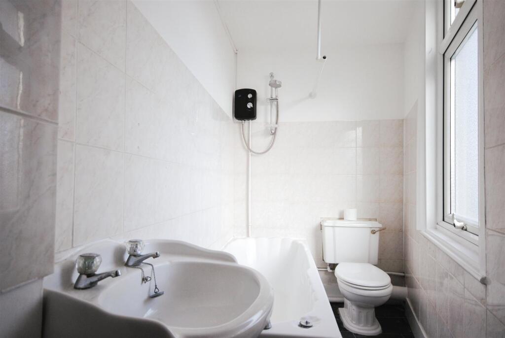 Apartment in Watford - View 5