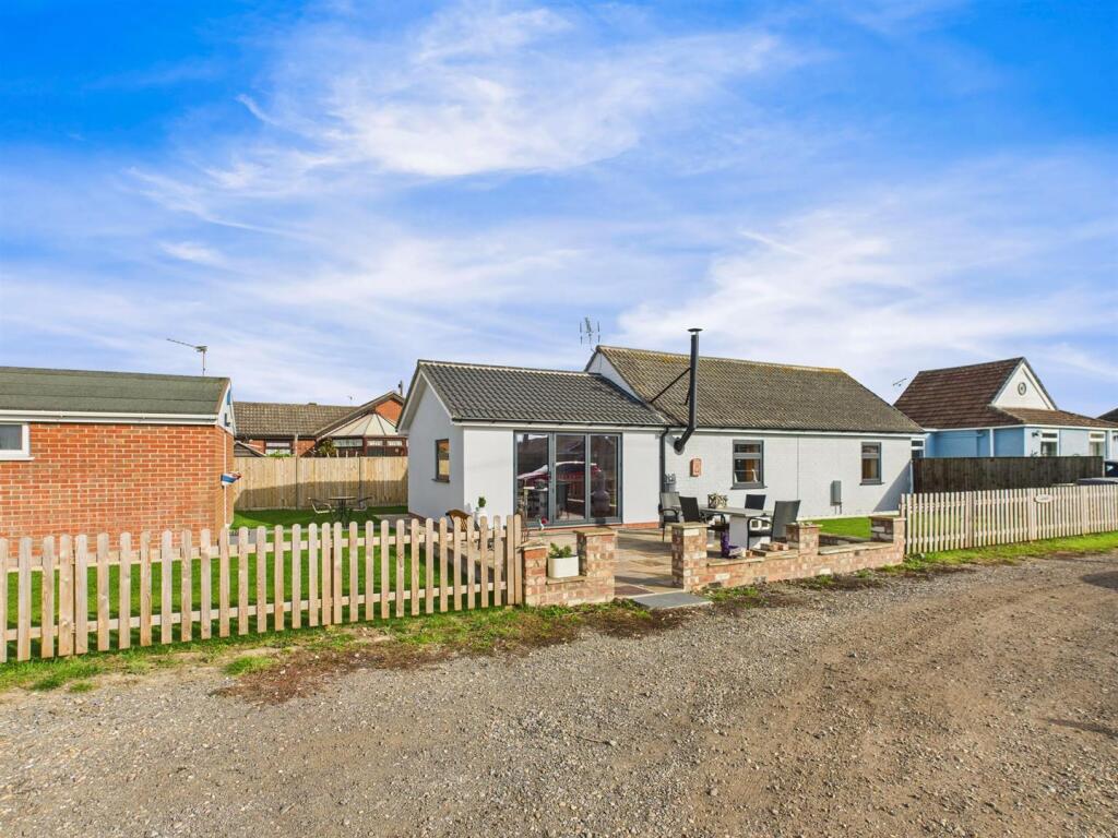 3-bed bungalow on Grift Bank, Mablethorpe, £325,000