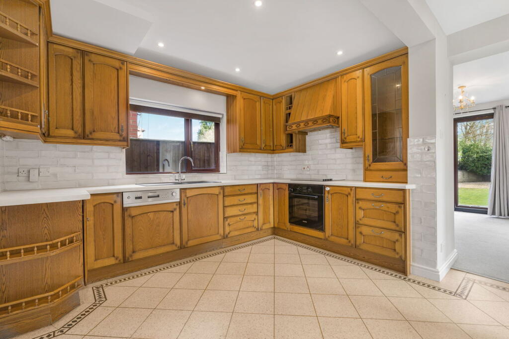 Bouncers Lane, Prestbury, Cheltenham, GL52 photo 4