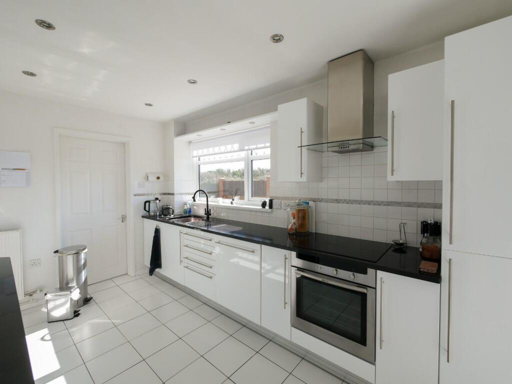 Whitcliffe Drive, Penarth image 3