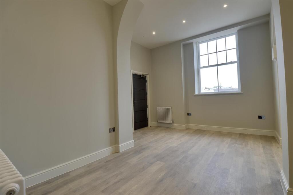 Apartment in Portsmouth - More
