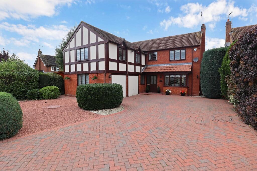 5-bed detached on Milby Drive, St Nicolas Park, Nuneaton, CV11 6UH, £595,000