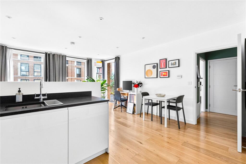 Apartment in Southall - More