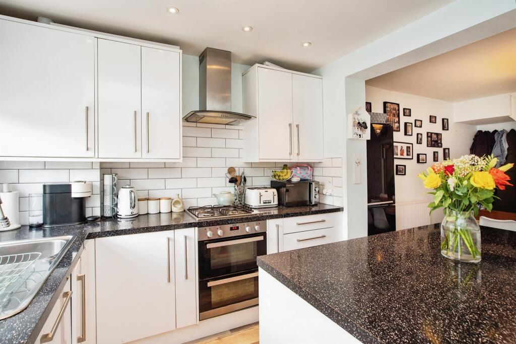 House in Watford, Hertfordshire - More