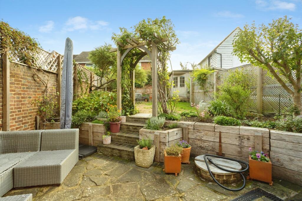 House in Tonbridge and Malling, Hadlow - More