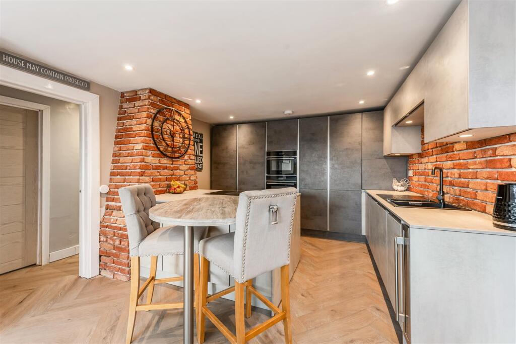 House in Portsmouth - More