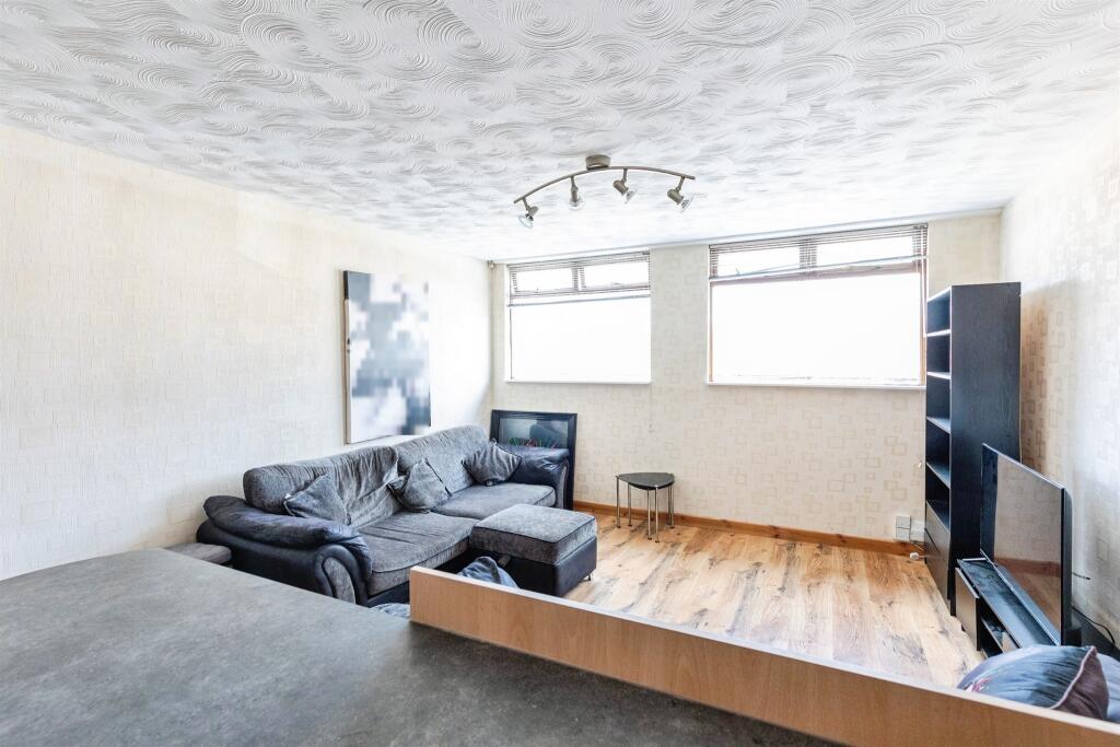 Apartment in Rushden, North Northamptonshire - View 5