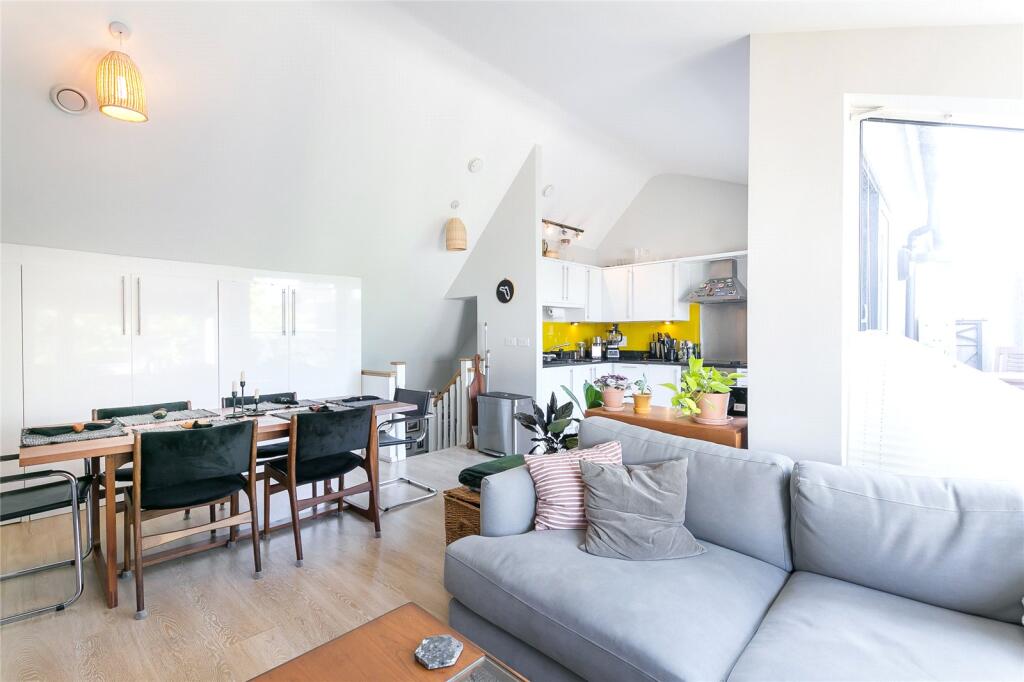 2 bedroom duplex for rent