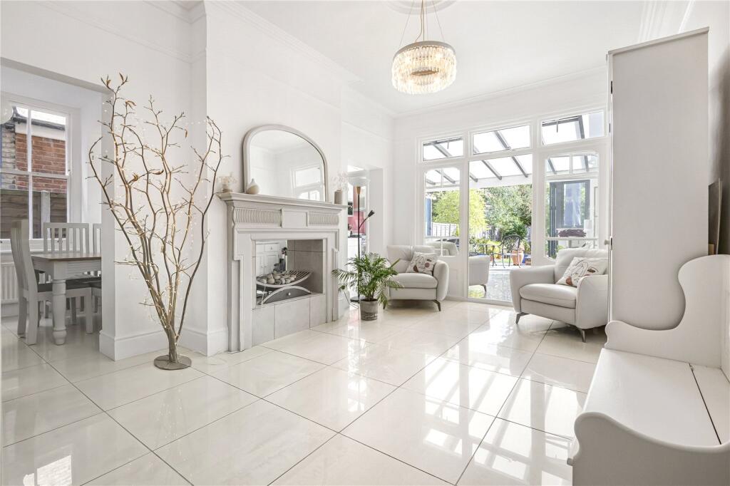 House in Barnet, Ducks Island, High Barnet - More