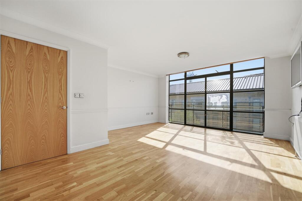Town Meadow, Brentford photo 4