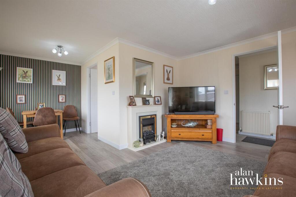 Lillybrook Estate, Lyneham SN15 4 photo 2