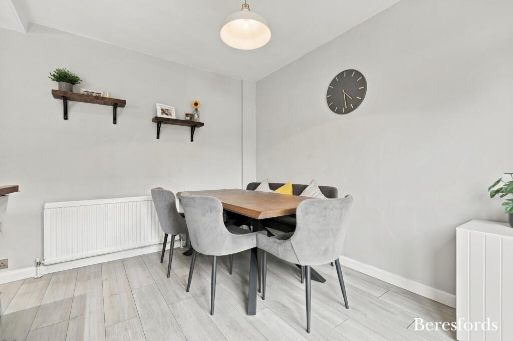 House in Brentwood, Hutton Mount - More