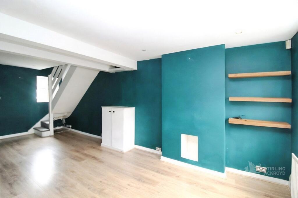 House in Croydon - More
