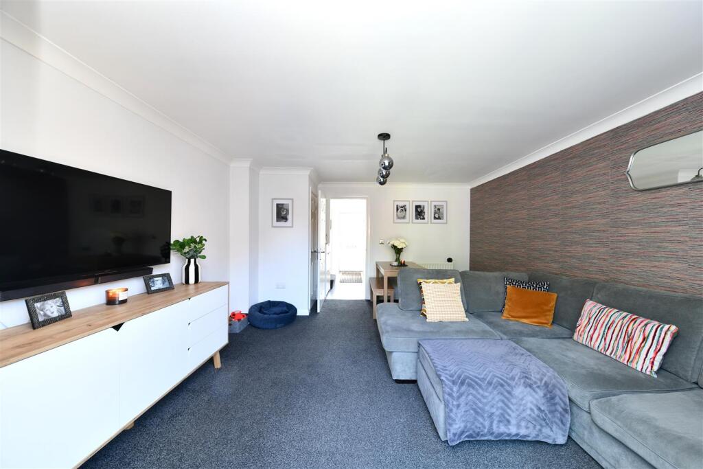 Grampian Place, Stevenage photo 3