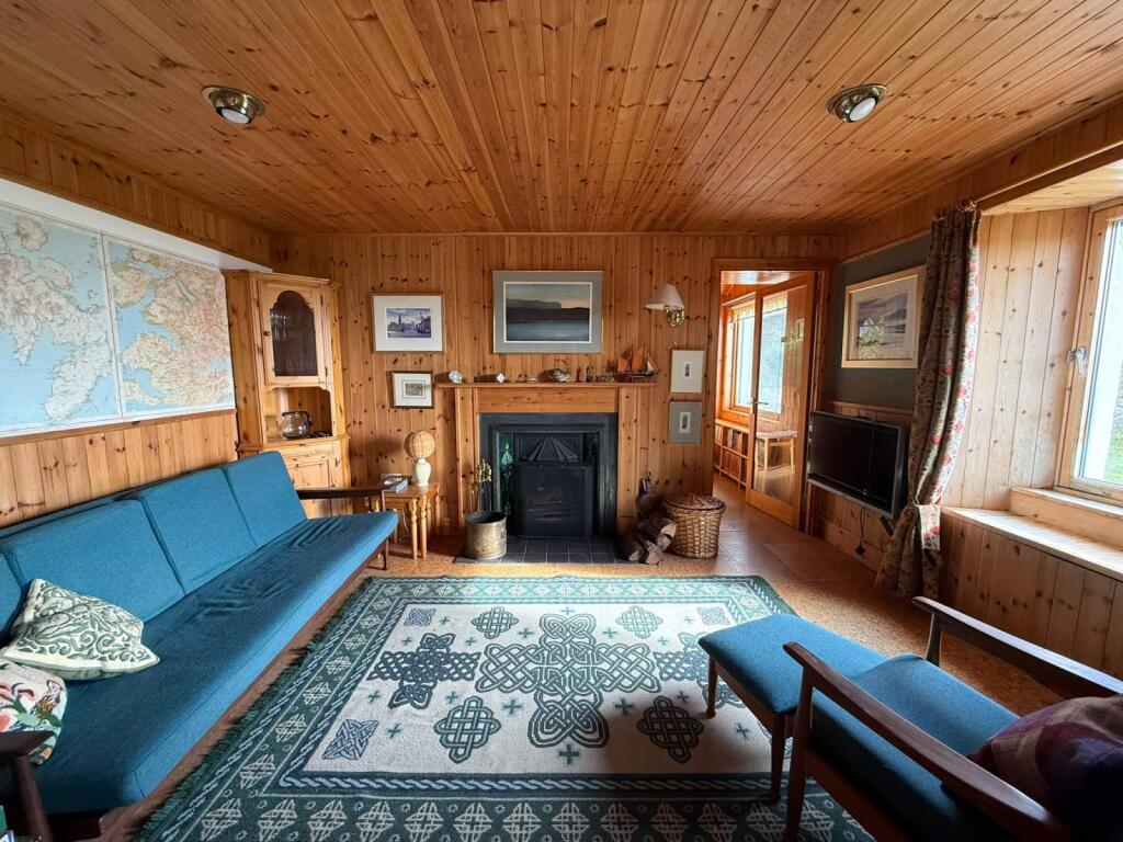 House in Highland - More