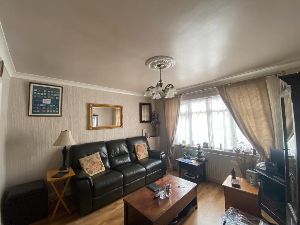 Coombes Road, London Colney, AL2 - View 6