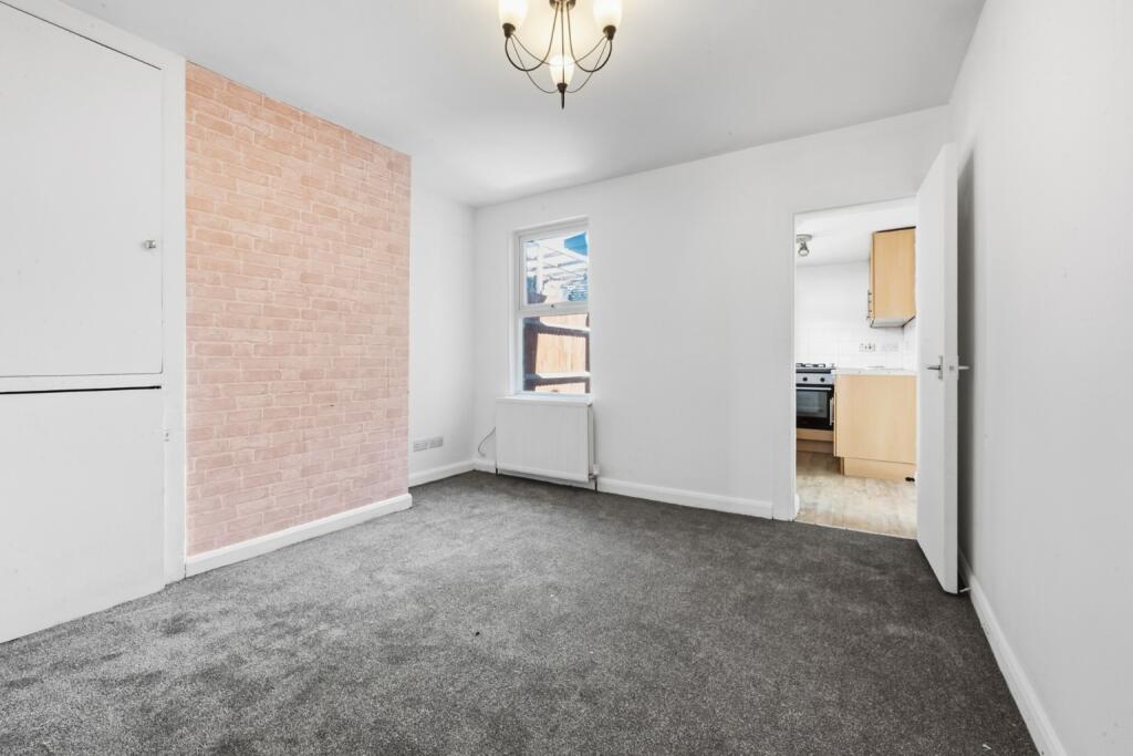 House in Gravesham, Rosherville, Perry Street - More