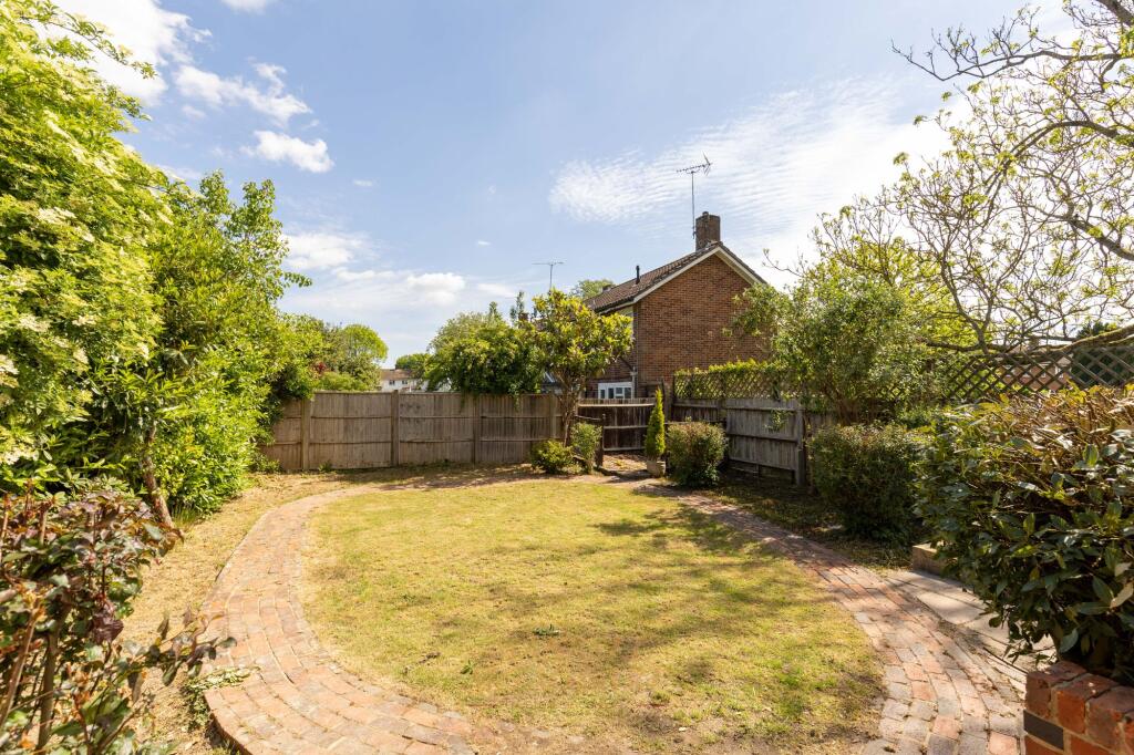 House in Crawley, Langley Green - View 4