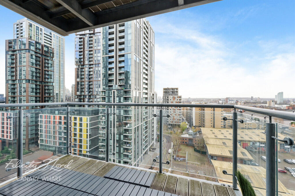 Main image of property: Phoenix Heights, Mastmaker Road, London E14