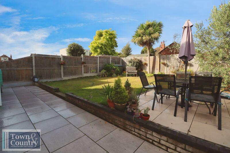 Albert Road, Brightlingsea CO7 - More