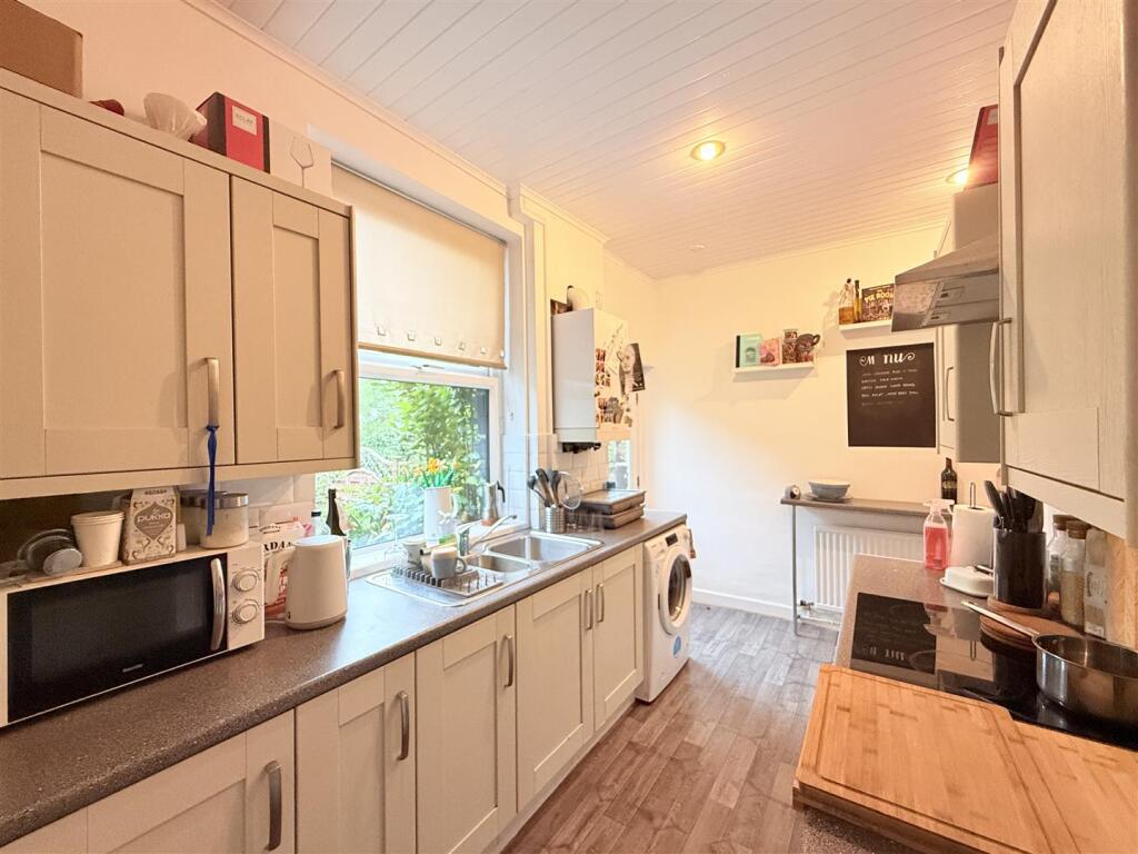 House in Oldham, Saddleworth - View 3