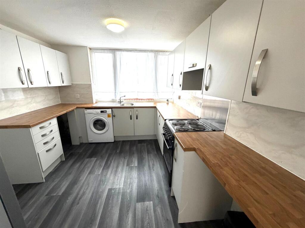 House in Wirral, Liverpool City Region - View 2