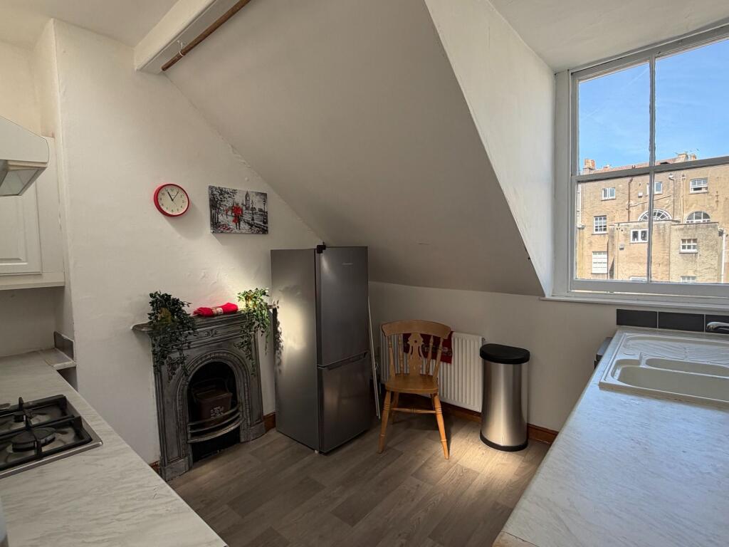 Apartment in Bristol - View 5