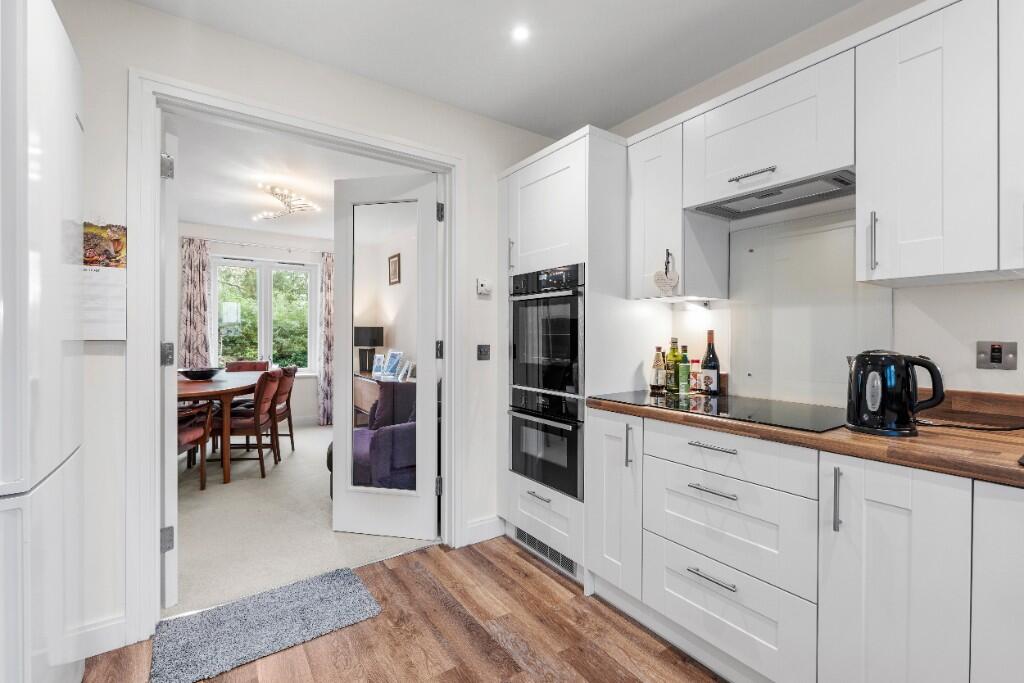 Bishops Manor, Collier Gardens, Austin Heath, Warwick, Warwickshire, CV34 photo 4