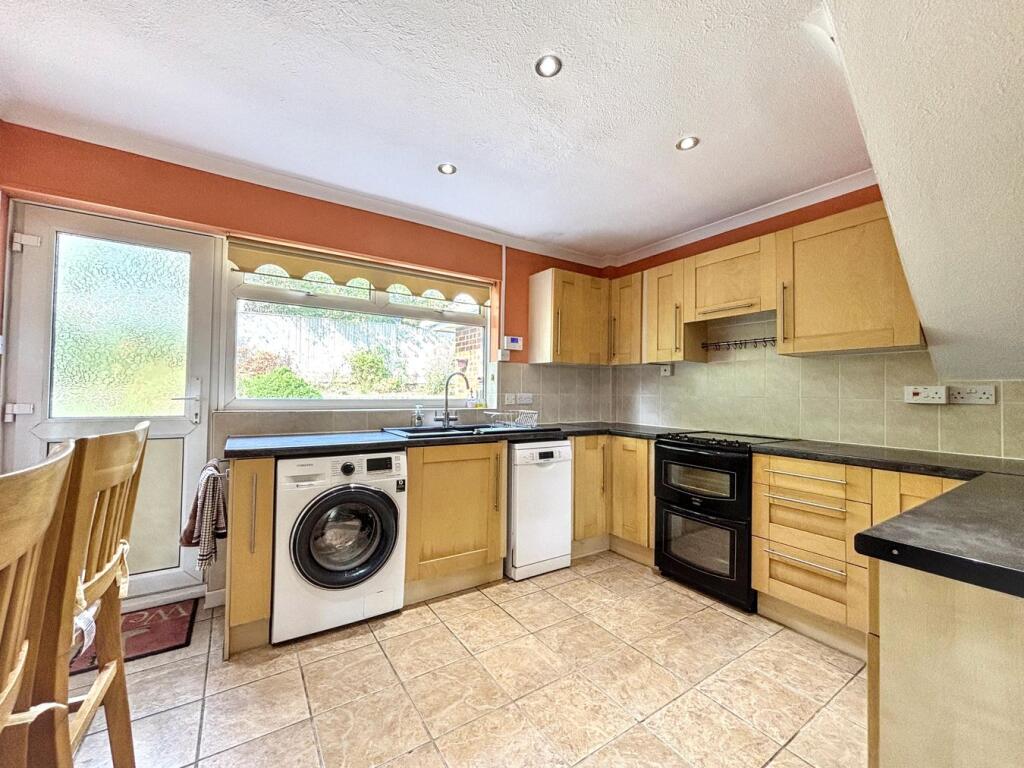 House in Bexhill-on-Sea, Little Common - More