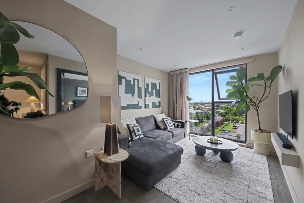 Apartment in Salford, MediaCityUK - View 3