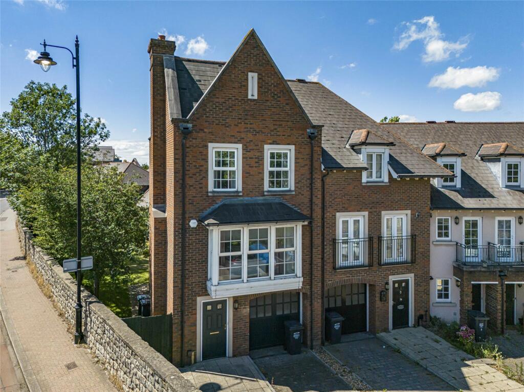 Main image of property: Hyndford Crescent, Greenhithe, Kent, DA9