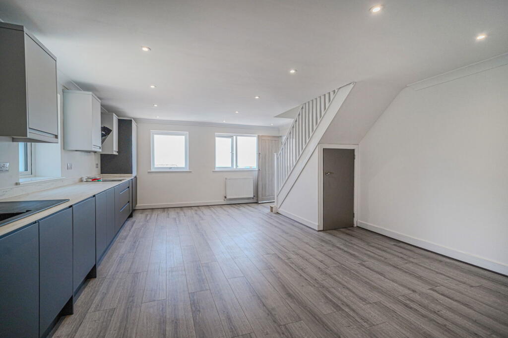 2-bed apartment on Spa Court, Apartment  3  Malvern, WR14 4QH, £243,000
