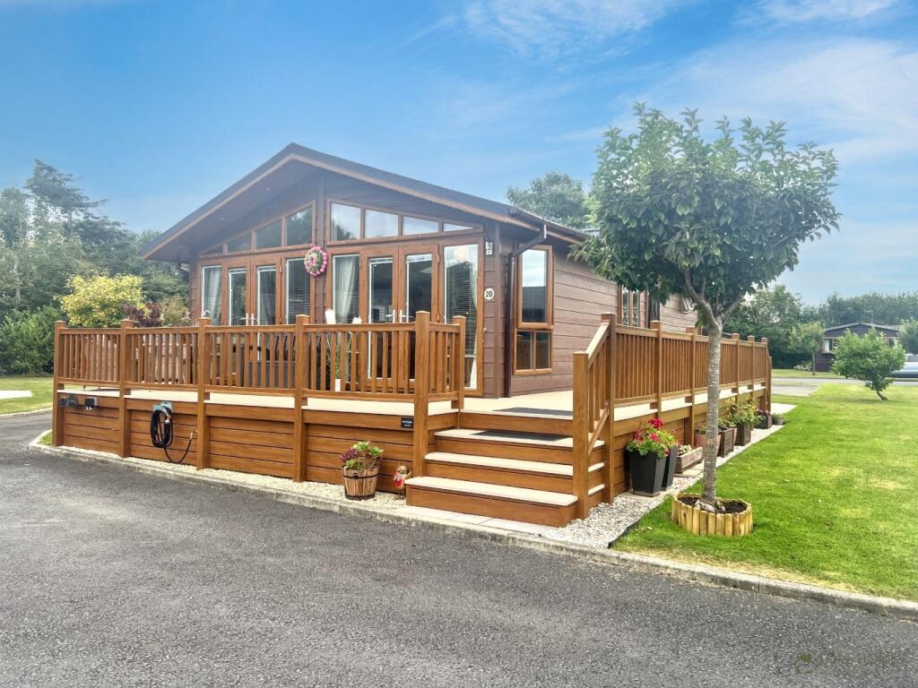 2-bed caravan on Buffalo Ridge, Lytham St. Annes, £179,950