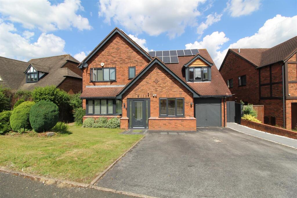 Main image of property: Oak Tree Lane, Hollywood